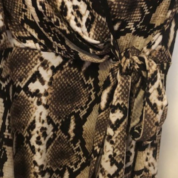 Studio One Dress Snake print python faux wrap skater fit flare in size 6. - Picture 4 of 4